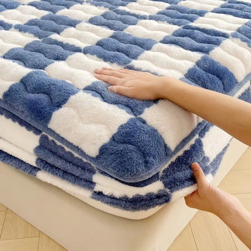 Milk Velvet Checkered Bedding Mattress Cover