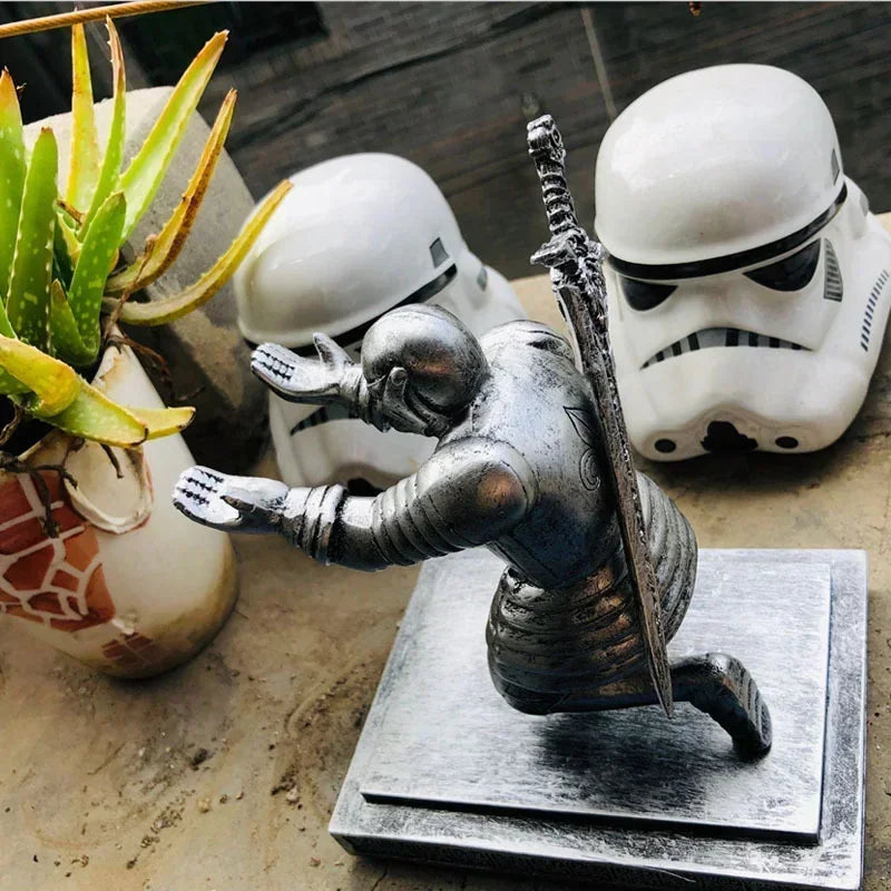 Knight Pen Holder