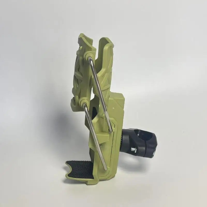 Self-adjusting Cup Holder